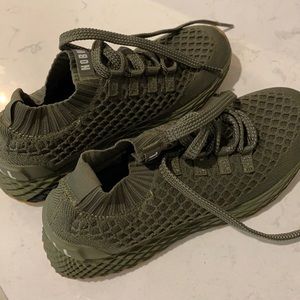 No Bull Knit Runners new without tags